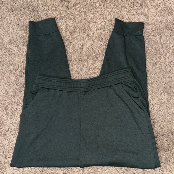 Eddie Bauer Relaxed Fit Lounge Pants in Forest Green - Picture 2 of 4